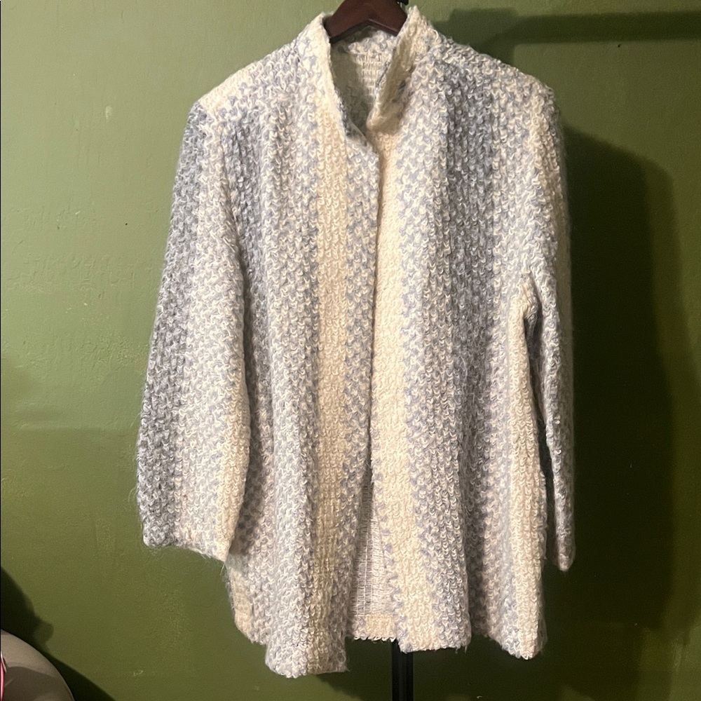 Vintage Women's Sweater in Cream and Gray